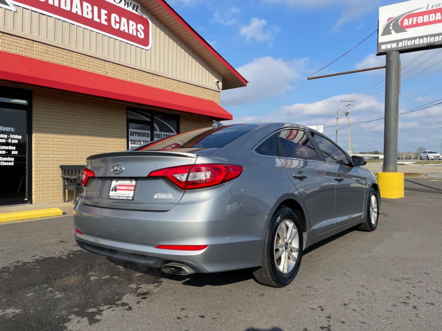 2015 Silver Hyundai Sonata (5NPE24AF0FH) with an 4-Cyl, 2.4 Liter engine, Auto, 6-Spd w/Shiftronic and Drive Mode Select transmission, located at 8008 Warden Rd, Sherwood, AR, 72120, (501) 801-6100, 34.830078, -92.186684 - Photo#7